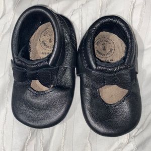 Freshly picked bow maryjane moccasins mini soles gently used size 4 black
